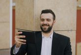 Viral - co to? Przewodnik po zjawisku, które porywa sieć