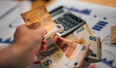Wynagrodzenie prowizyjne - co to jest, jak działa i gdzie się sprawdza?