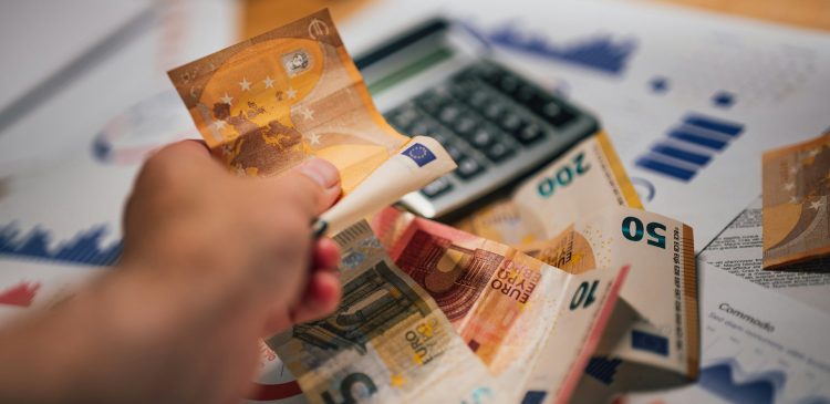 Wynagrodzenie prowizyjne - co to jest, jak działa i gdzie się sprawdza?