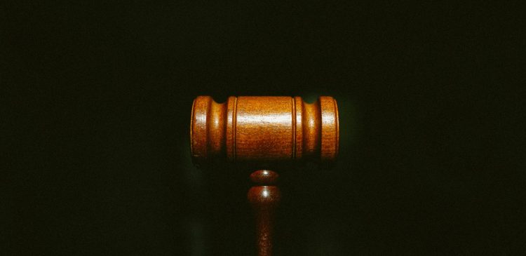Zajęcie komornicze - co to jest i jakie są Twoje prawa? Poradnik