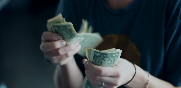 Zaliczka a zadatek - czym są i jaką pełnią rolę w polskim prawie?