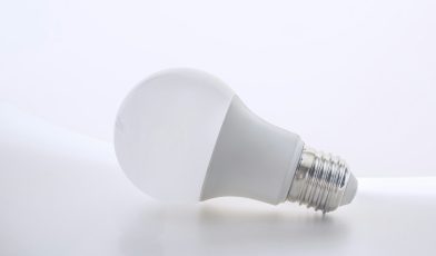 Żarówki inteligentne - co to? Przewodnik po przyszłości oświetlenia
