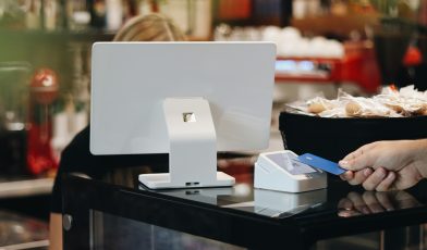 Zatory płatnicze - co to? Jak uniknąć problemów i chronić firmę?