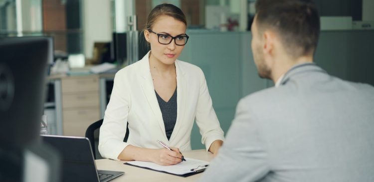 Zatrudnienie pracownika - co to? Proces rekrutacji krok po kroku