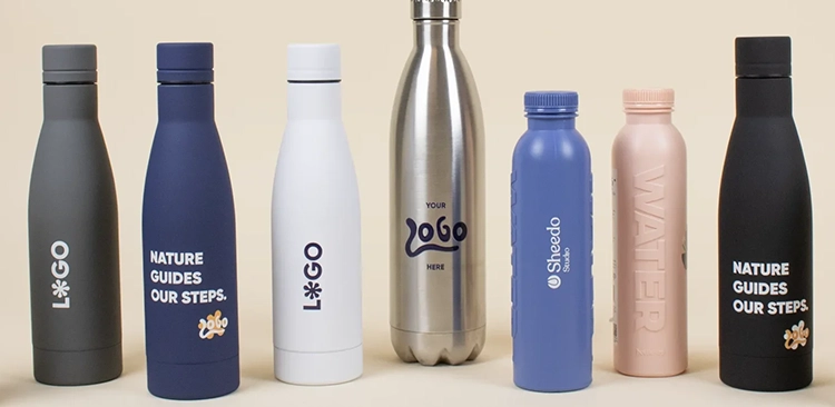 Butelki z logo - co to? Twój sposób na reklamę, która działa i buduje wizerunek