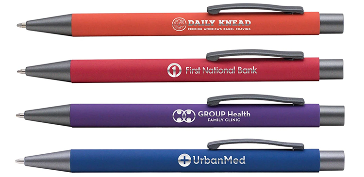 Długopisy z logo firmy - co to? Kompletny przewodnik po niezawodnym gadżecie reklamowym