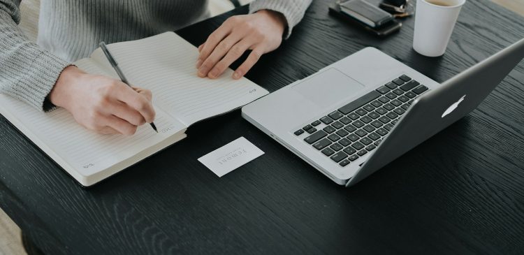 Keyword stuffing - czym jest, dlaczego jest szkodliwe i jak go unikać w SEO?