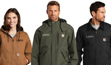 Kurtki z logo firmy - co to? Twój przewodnik po funkcjonalnej reklamie i jedności zespołu