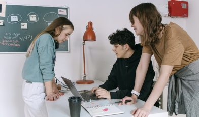 Onboarding - co to? Wdrażanie nowych pracowników - kompleksowy przewodnik