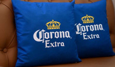 Poduszki reklamowe - co to? Poznaj komfortowy sposób na branding i rozpoznawalność marki