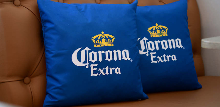 Poduszki reklamowe - co to? Poznaj komfortowy sposób na branding i rozpoznawalność marki