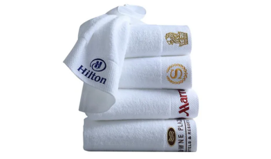 Ręczniki z logo - co to? Poznaj skuteczny gadżet reklamowy dla Twojej firmy