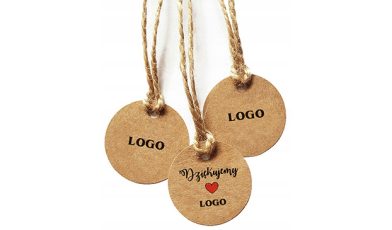 Zawieszki z logo - co to? Poznaj skuteczny marketing dla Twojej marki