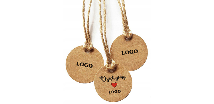 Zawieszki z logo - co to? Poznaj skuteczny marketing dla Twojej marki