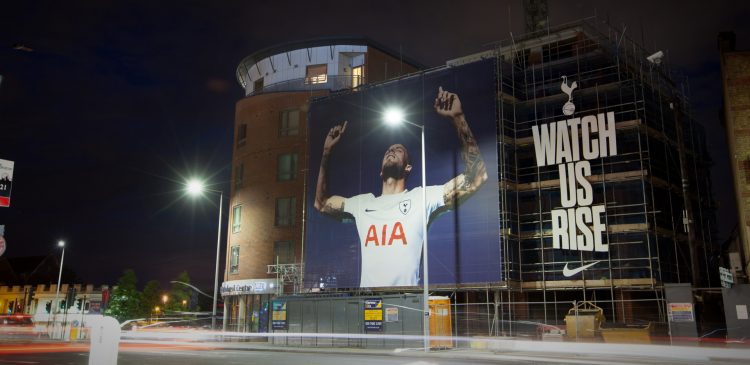 Ambient media - co to? Poznaj kreatywne reklamy, które zaskakują i angażują