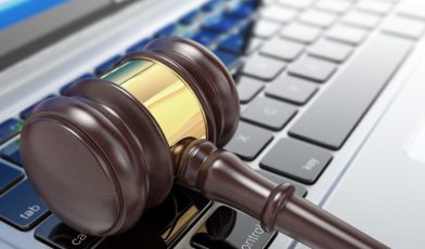 Aukcja - co to jest? Kompletny przewodnik po rodzajach, procesie i rynku