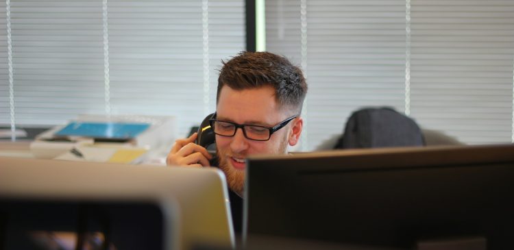Biuro obsługi klienta - co to jest i jak działa? Kompleksowy przewodnik