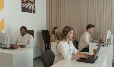 Call center - co to? Wszystko, co musisz wiedzieć o funkcjach, typach i technologiach