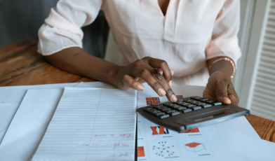 Cena ewidencyjna - co to jest i jak wpływa na finanse Twojej firmy? Poradnik