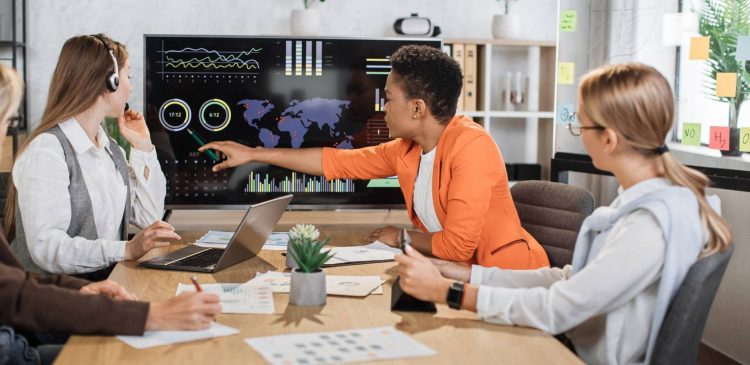 Dom mediowy - co to? Twój niezawodny partner w świecie reklamy!