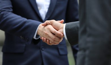 Duopol - co to jest i jak wpływa na świat, w którym żyjemy? Poradnik