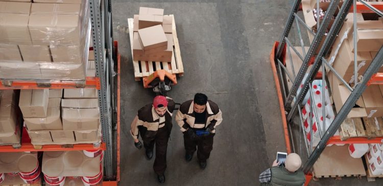 Dystrybucja intensywna - co to? Poznaj strategię dla maksymalnej dostępności produktów