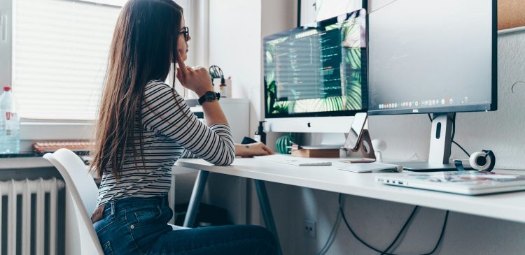 Frontend - co to? Twój kompletny przewodnik po tym, co widzisz w aplikacji!