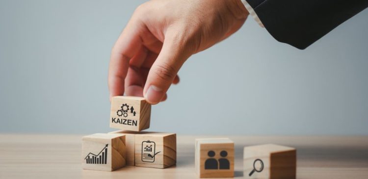 Kaizen - co to? Poznaj japońską filozofię ciągłego doskonalenia w pracy i życiu!