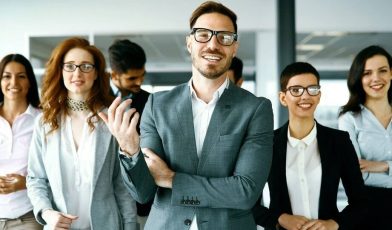 Konkurencyjność - co to jest? Kluczowe czynniki, pomiar i strategie sukcesu