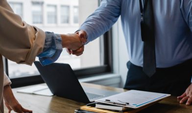 Kredyt kupiecki - co to jest i jak może pomóc Twojej firmie? Poradnik