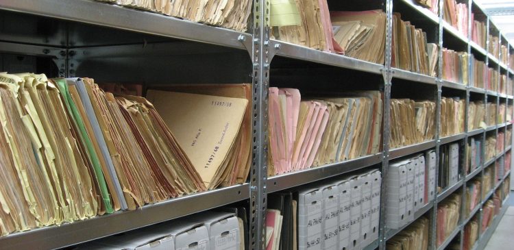 Księgi wieczyste - czym są, jak je sprawdzić i co zawierają? Kompletny poradnik