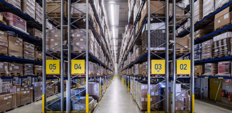 Logistyka dystrybucji - co to jest i jak działa? Kompleksowy przewodnik