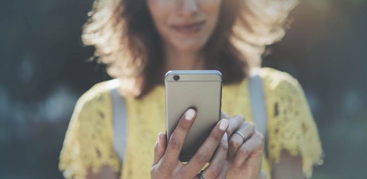 Marketing mobilny - co to jest i jak wykorzystać jego potencjał? Poradnik