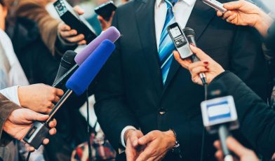 Media relations - co to? Praktyczny przewodnik po budowaniu relacji z dziennikarzami