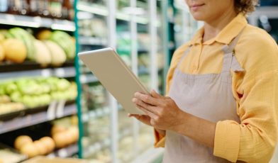 Merchandiser - kim jest i jak zbudować karierę w atrakcyjnej prezentacji produktów?