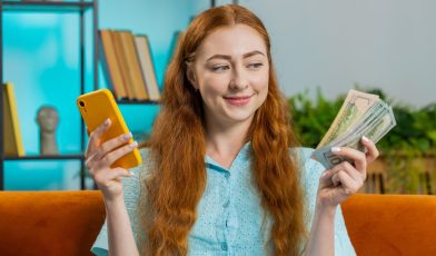 Oglądanie reklam za pieniądze - na czym polega i czy warto na nie poświęcać swój czas? Poradnik