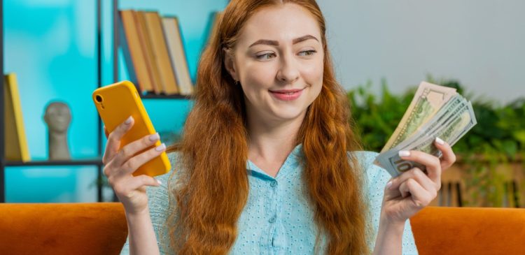 Oglądanie reklam za pieniądze - na czym polega i czy warto na nie poświęcać swój czas? Poradnik