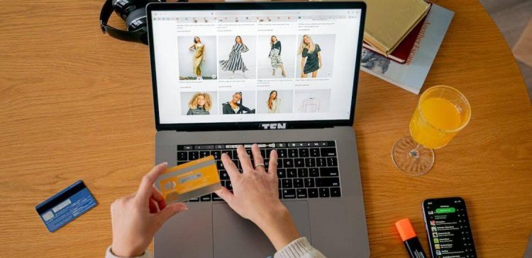 Opis produktu - co to właściwie jest i jak napisać taki, który sprzedaje? Poradnik