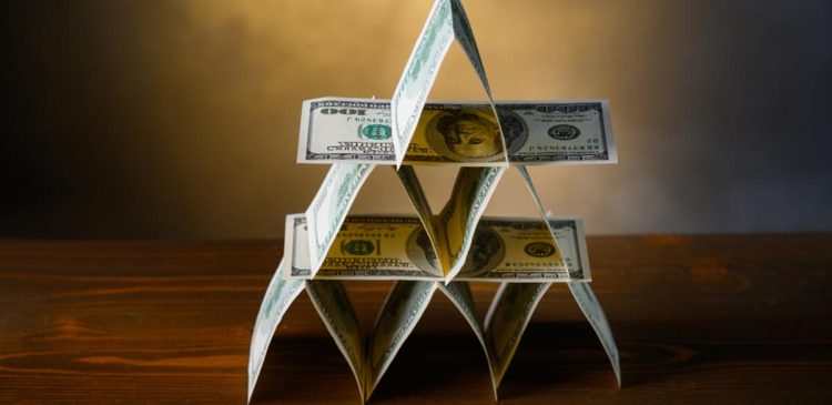 Piramida finansowa - co to? wszystko, co musisz wiedzieć i jak się chronić!