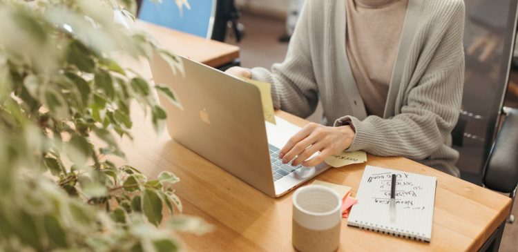 Poczta elektroniczna - co to? Twój przewodnik po świecie e-maili