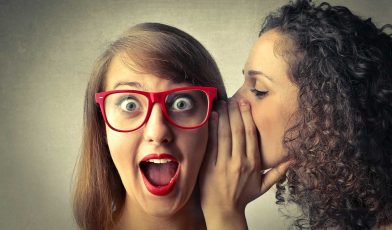 Poczta pantoflowa - co to jest, jak działa i jak wykorzystać ją w biznesie? Poradnik