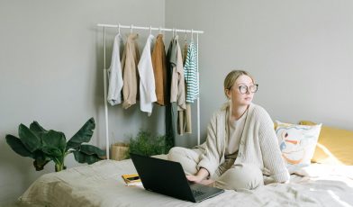 Praca przez internet - co to jest, jak zacząć i co nas czeka w przyszłości?