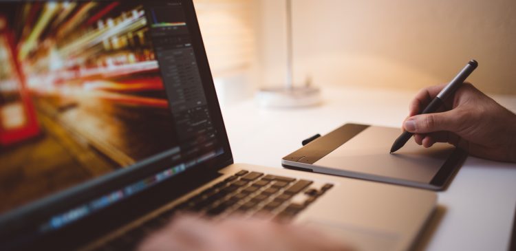 Przebudowa strony internetowej - co to jest i na czym polega? Kompletny przewodnika