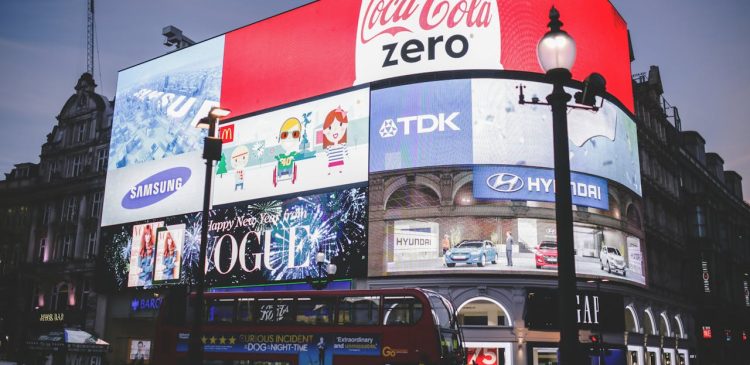 Reklama - czym jest i dlaczego jest tak ważna w biznesie?