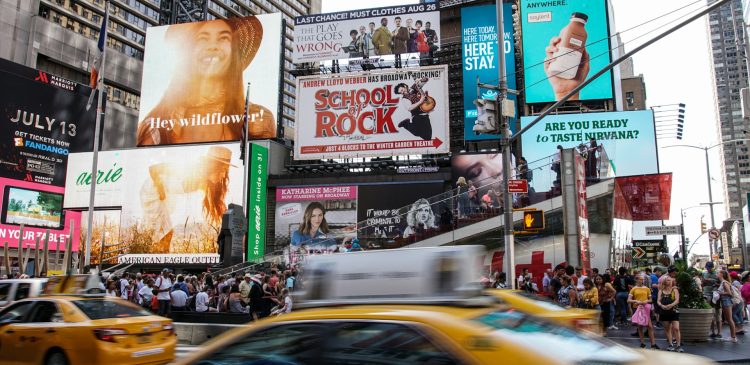 Reklama podprogowa - co to jest, jak działa i czy naprawdę wpływa na nasze decyzje?