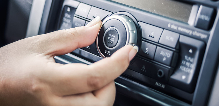 Reklama radiowa - co to jest, jak działa i czy warto w nią inwestować?