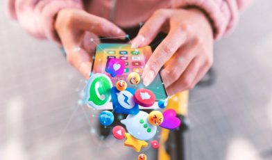 Rodzaje mediów - jak je dzielimy? Przewodnik po świecie tradycyjnych i interaktywnych form przekazu