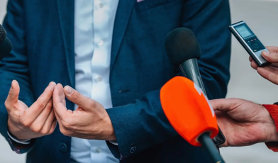 Rzecznik prasowy - kim jest i jakie są jego obowiązki? Kompleksowy przewodnik