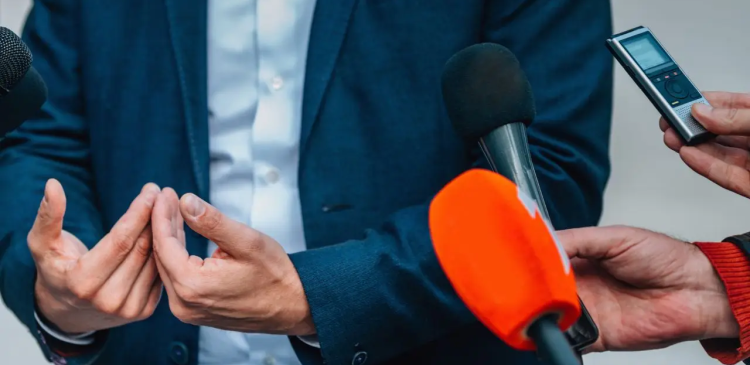Rzecznik prasowy - kim jest i jakie są jego obowiązki? Kompleksowy przewodnik