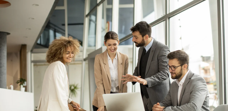 Sprzedaż bezpośrednia - co to jest, jak działa i dlaczego jest ważna?